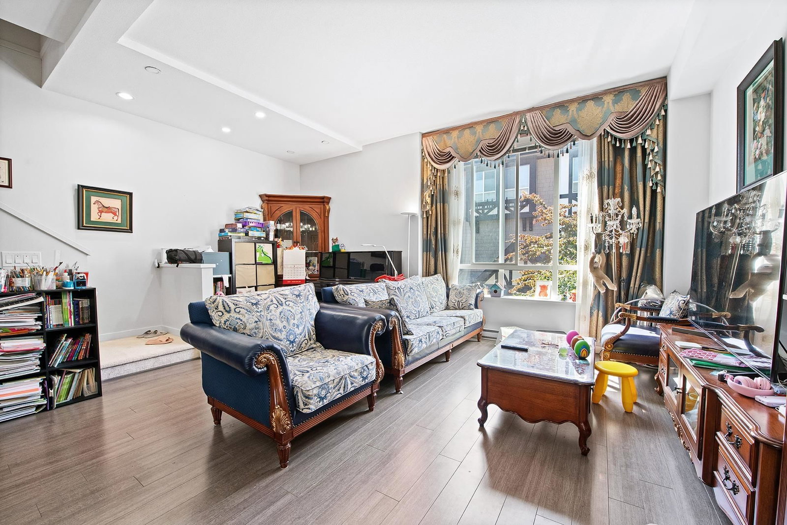 Listing Image 10