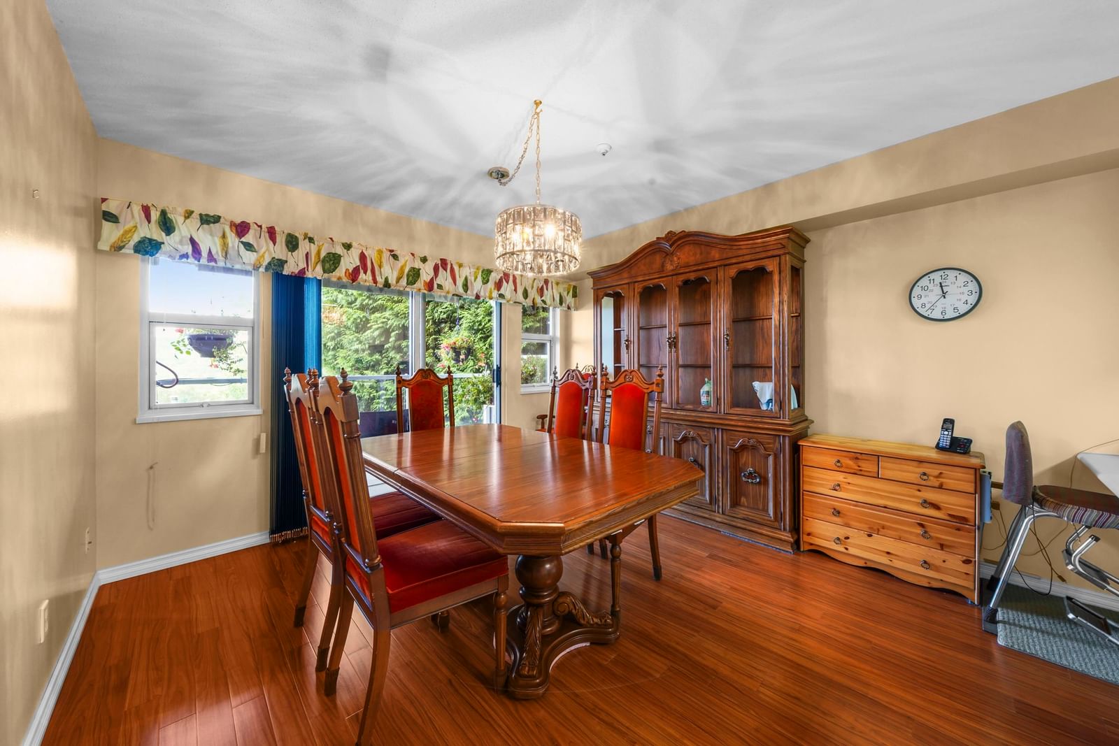 Listing Image 4
