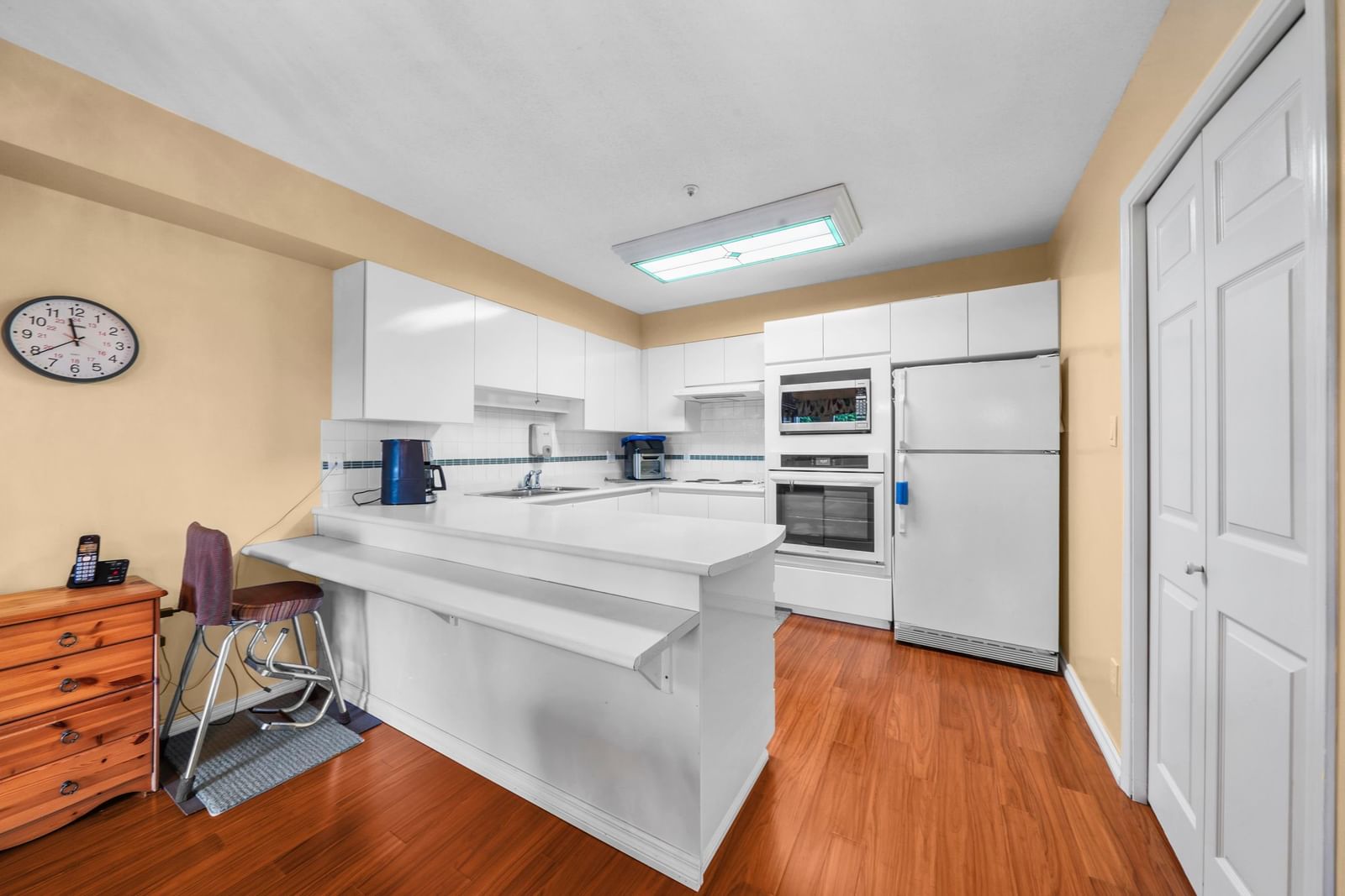 Listing Image 6