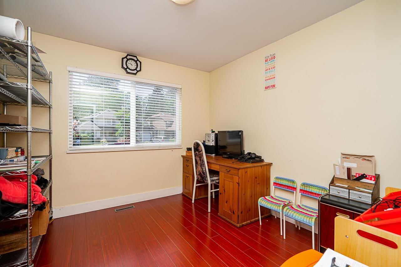 Listing Image 9