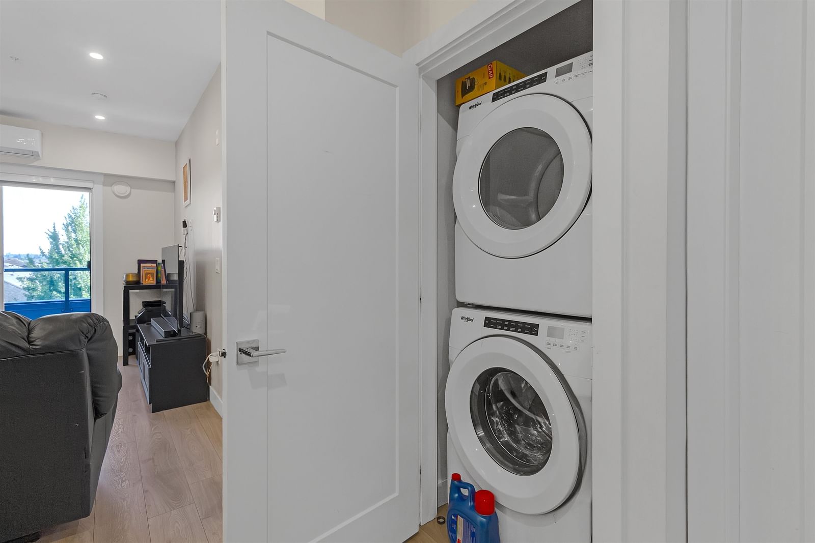 Listing Image 12