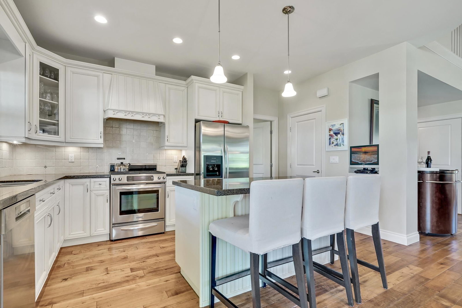 Listing Image 10