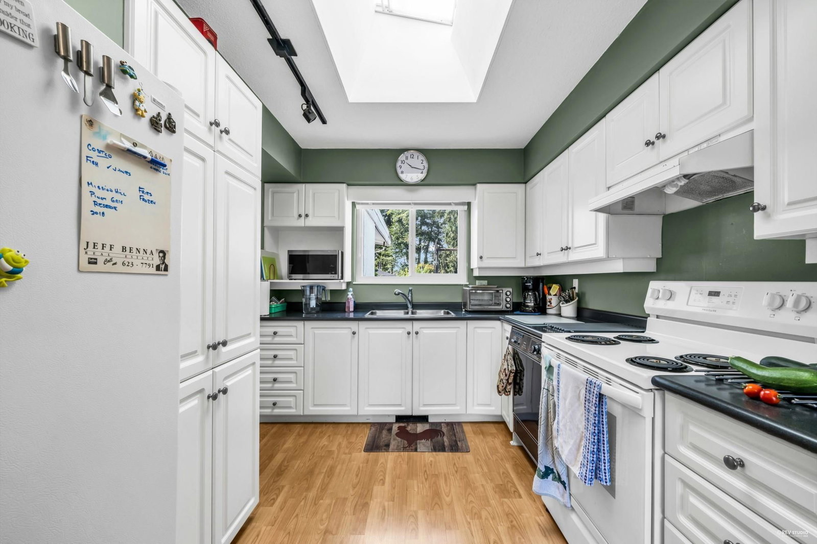 Listing Image 11