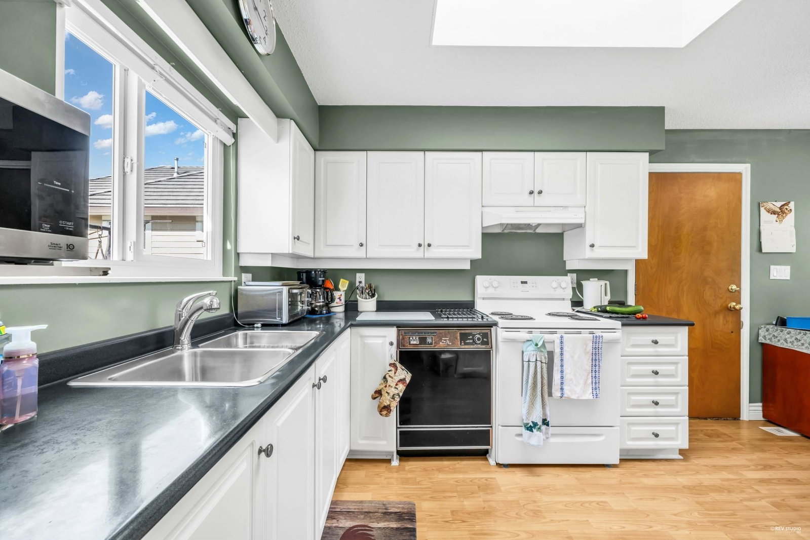 Listing Image 12