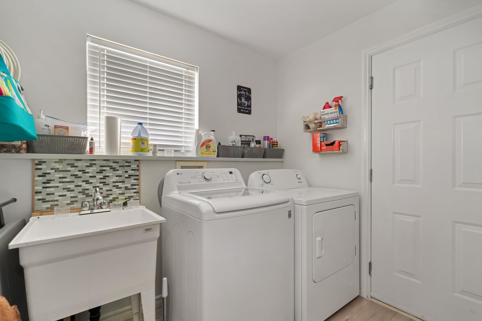 Listing Image 19