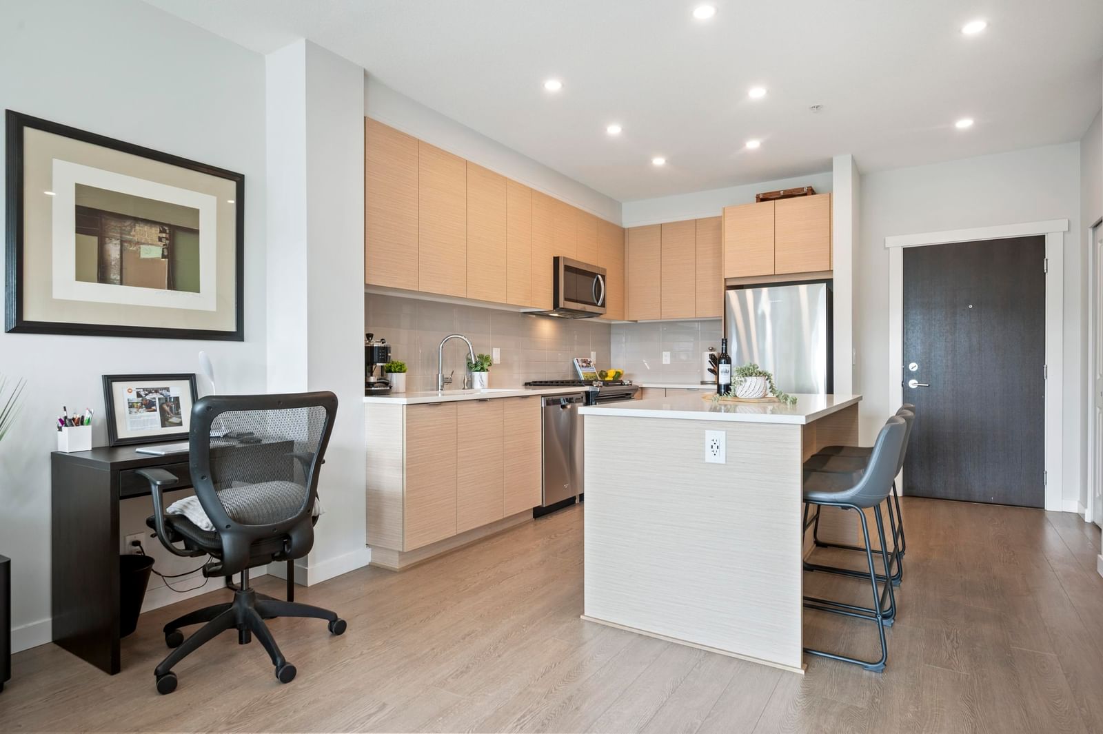 Listing Image 10