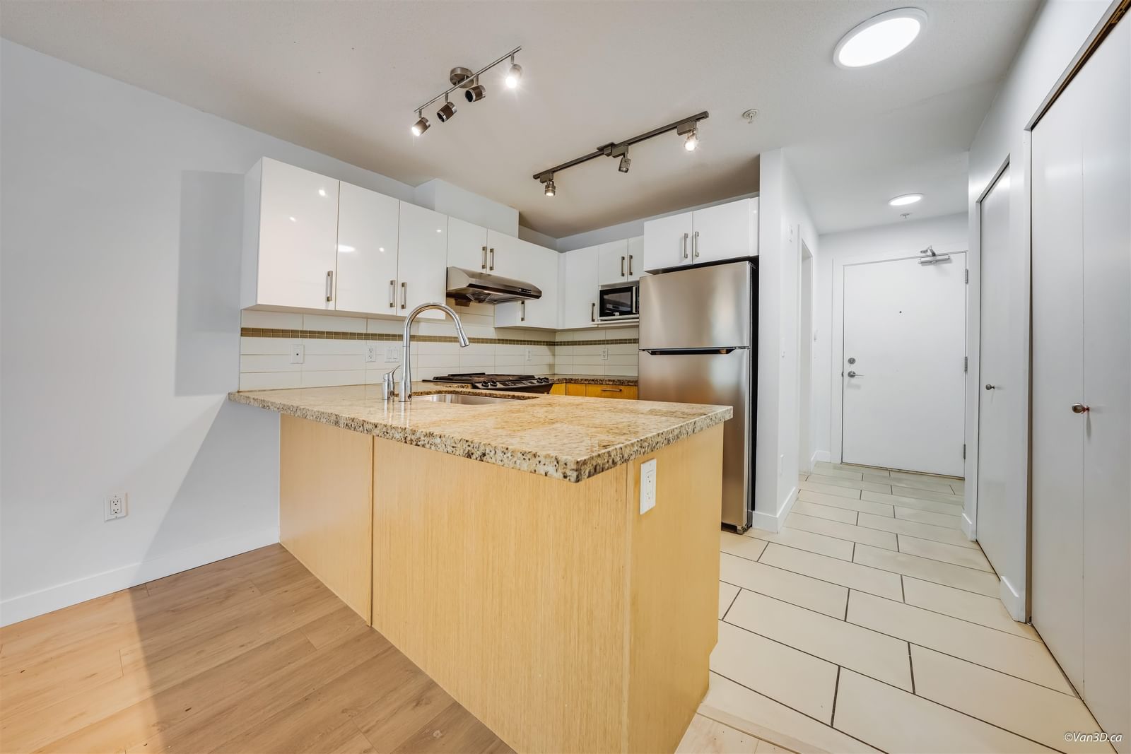 Listing Image 7