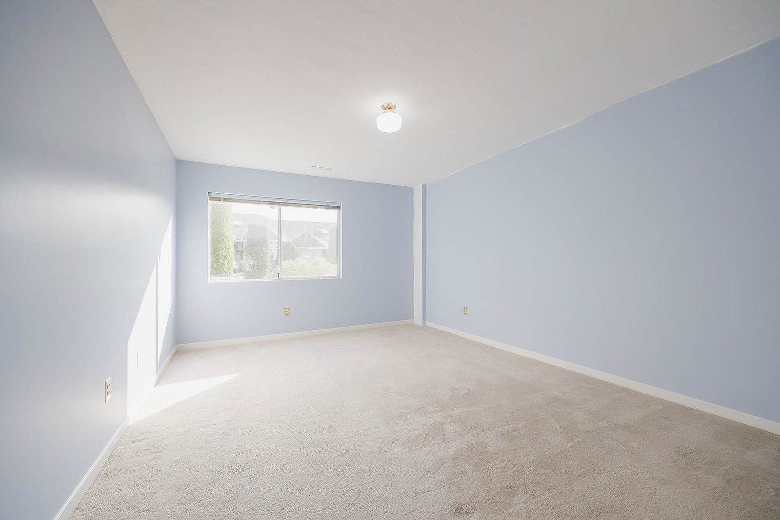Listing Image 30