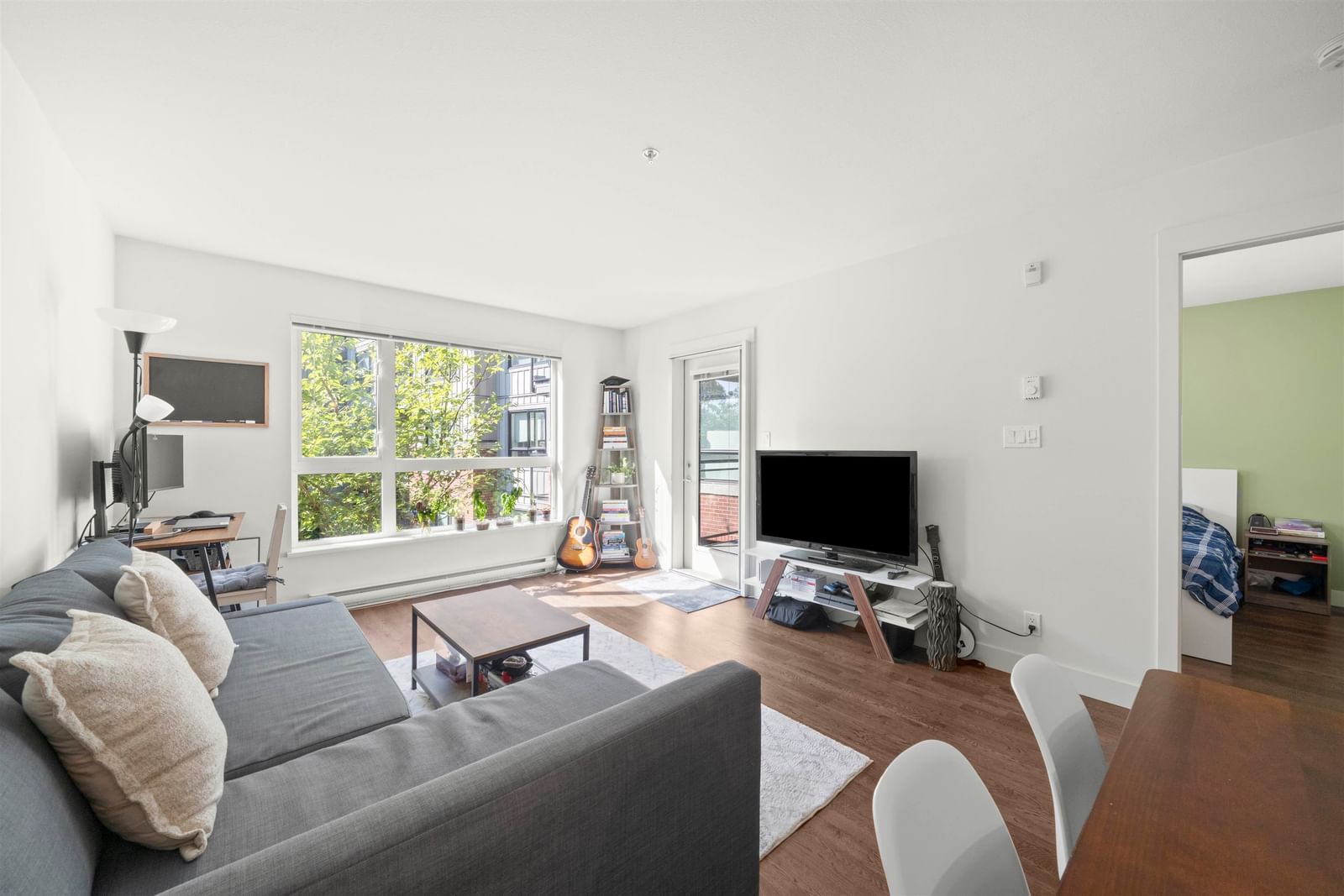 Listing Image 9