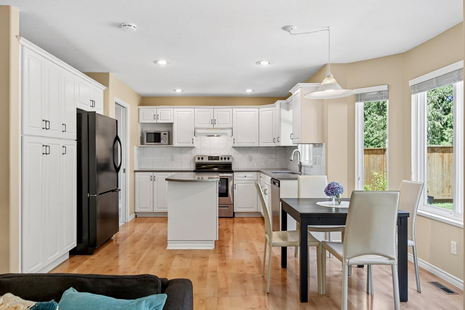 Listing Image 10