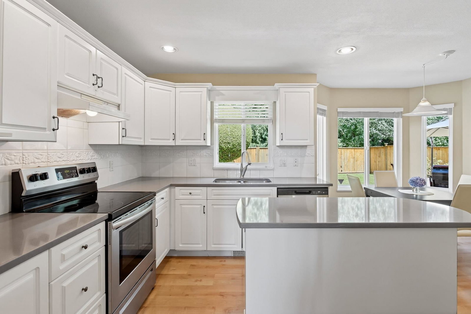 Listing Image 12