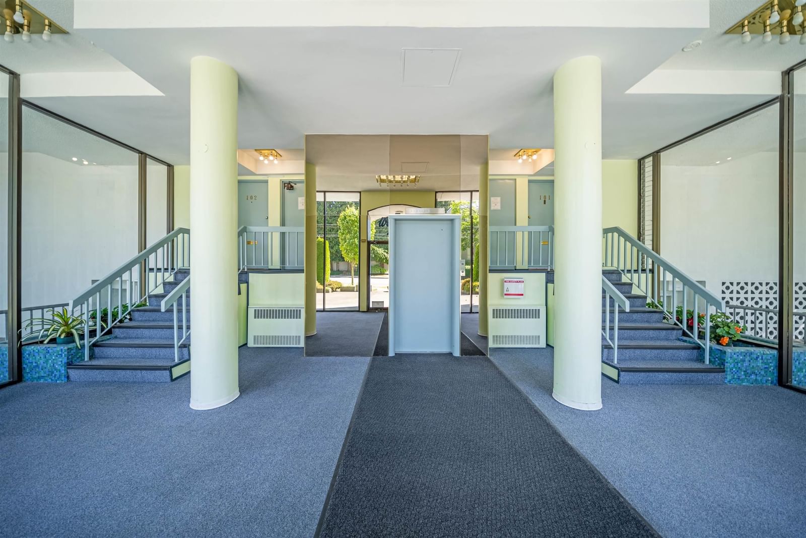 Listing Image 4