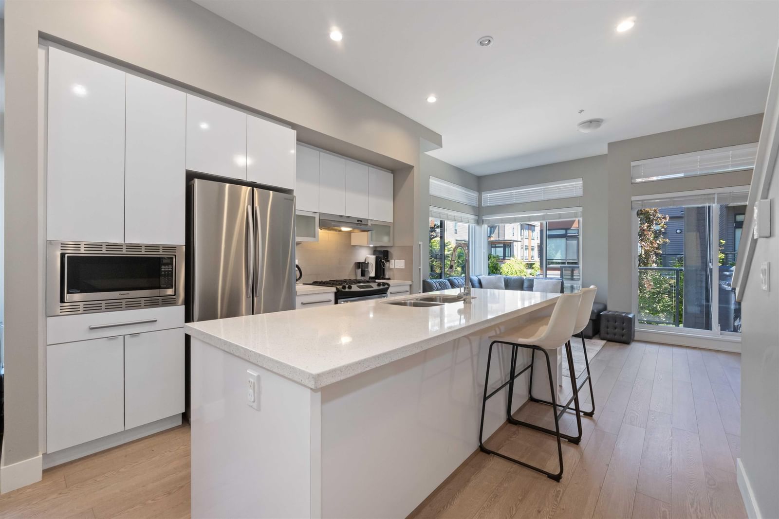 Listing Image 11