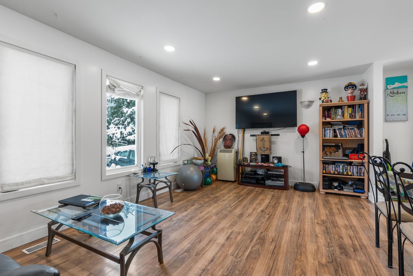 Listing Image 11