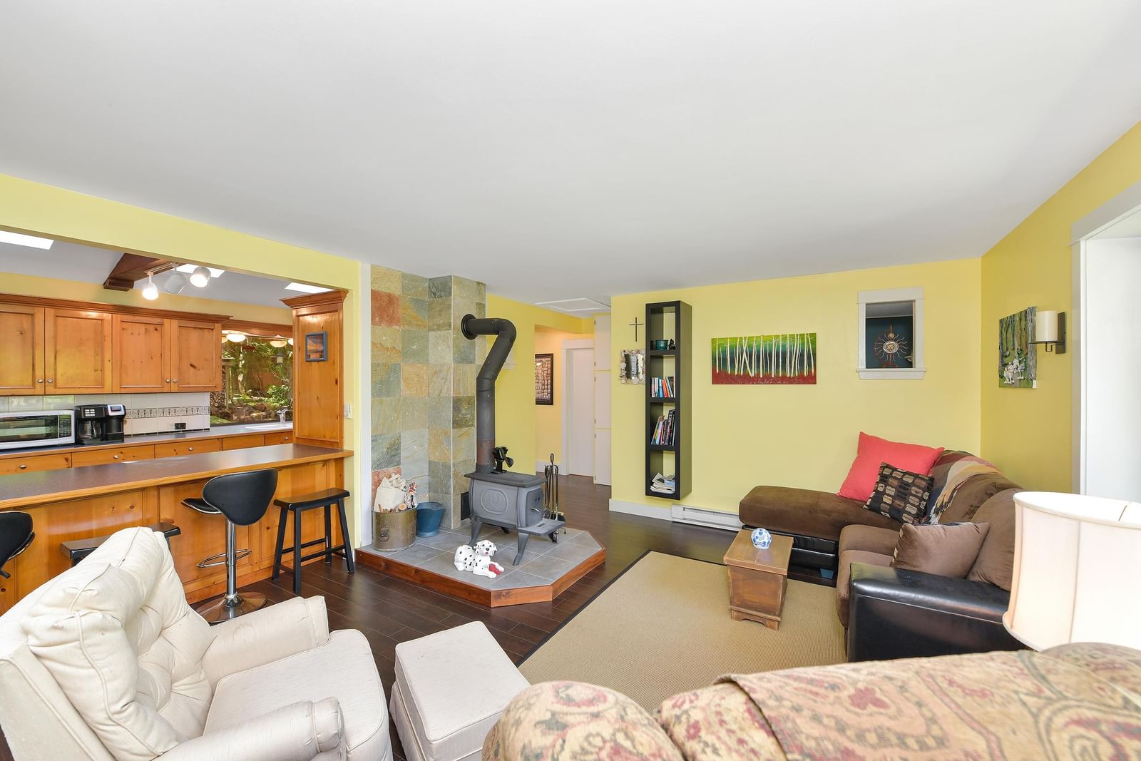 Listing Image 12