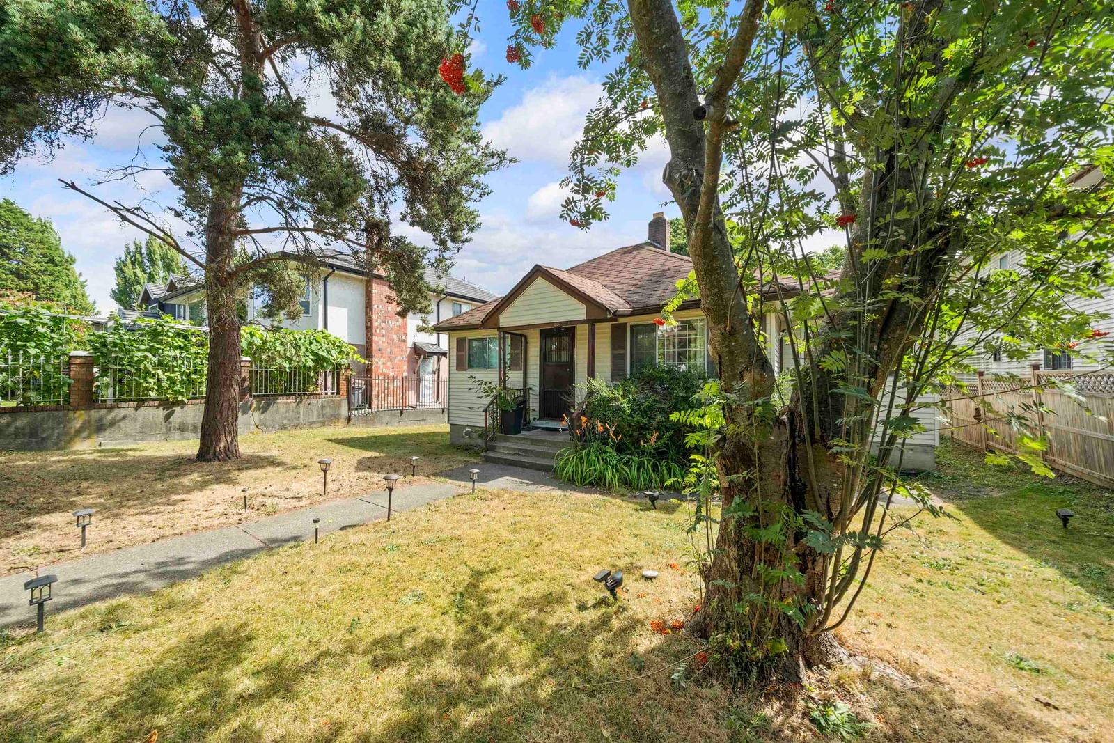 Listing Image 4