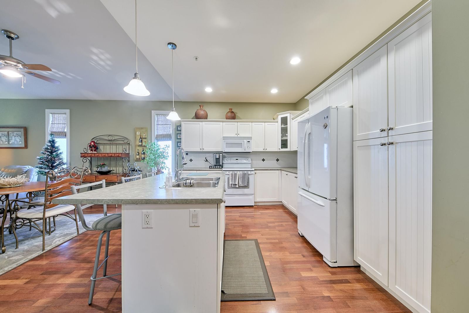 Listing Image 11