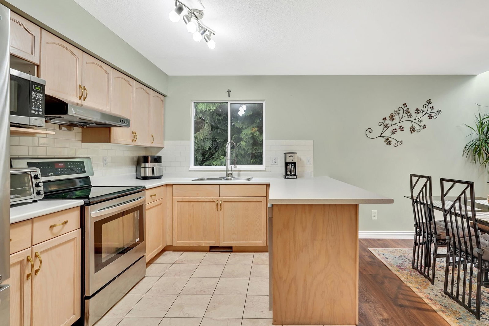 Listing Image 9