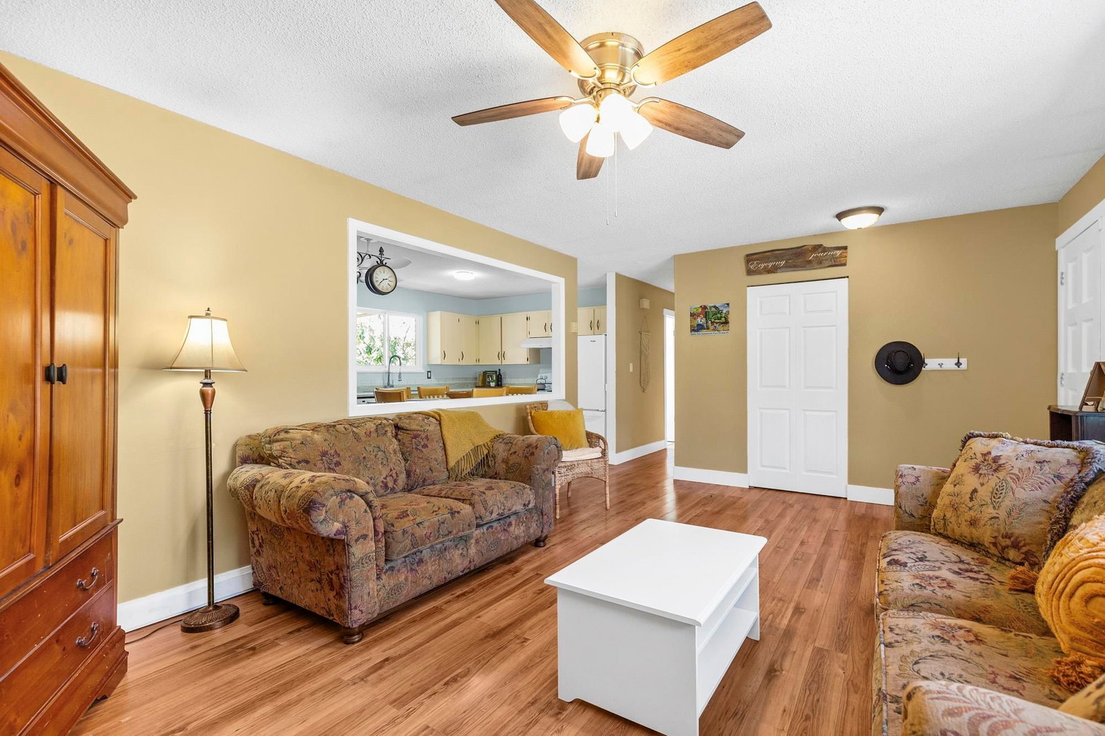 Listing Image 3