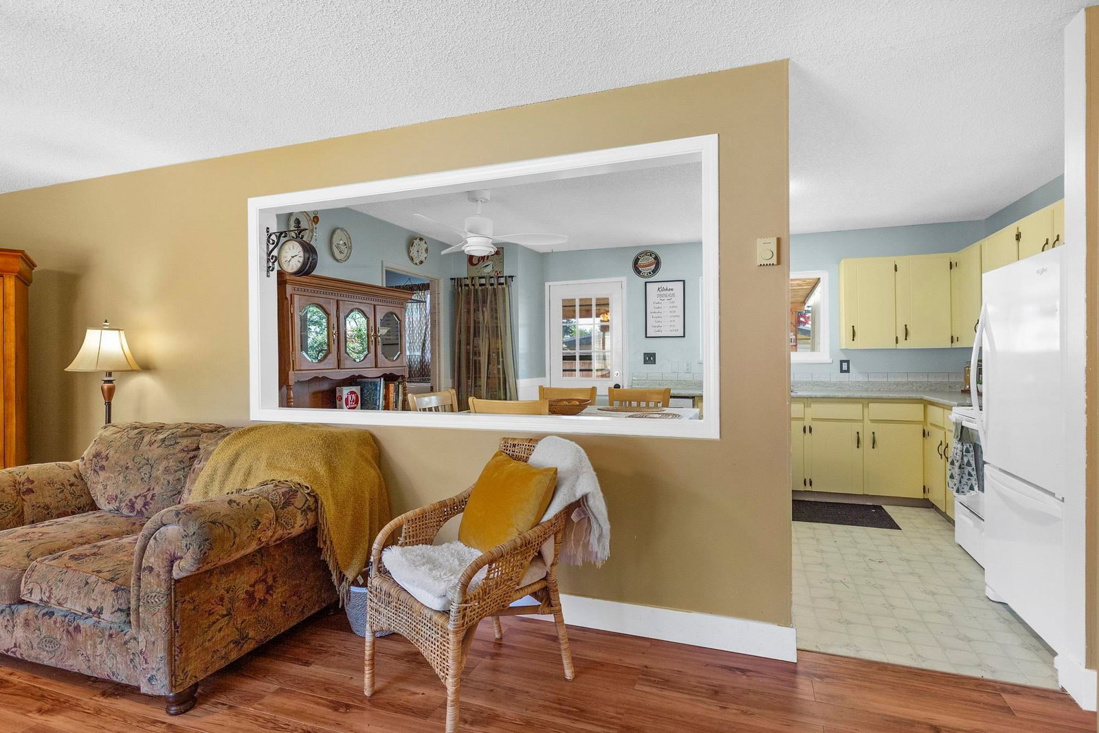 Listing Image 6