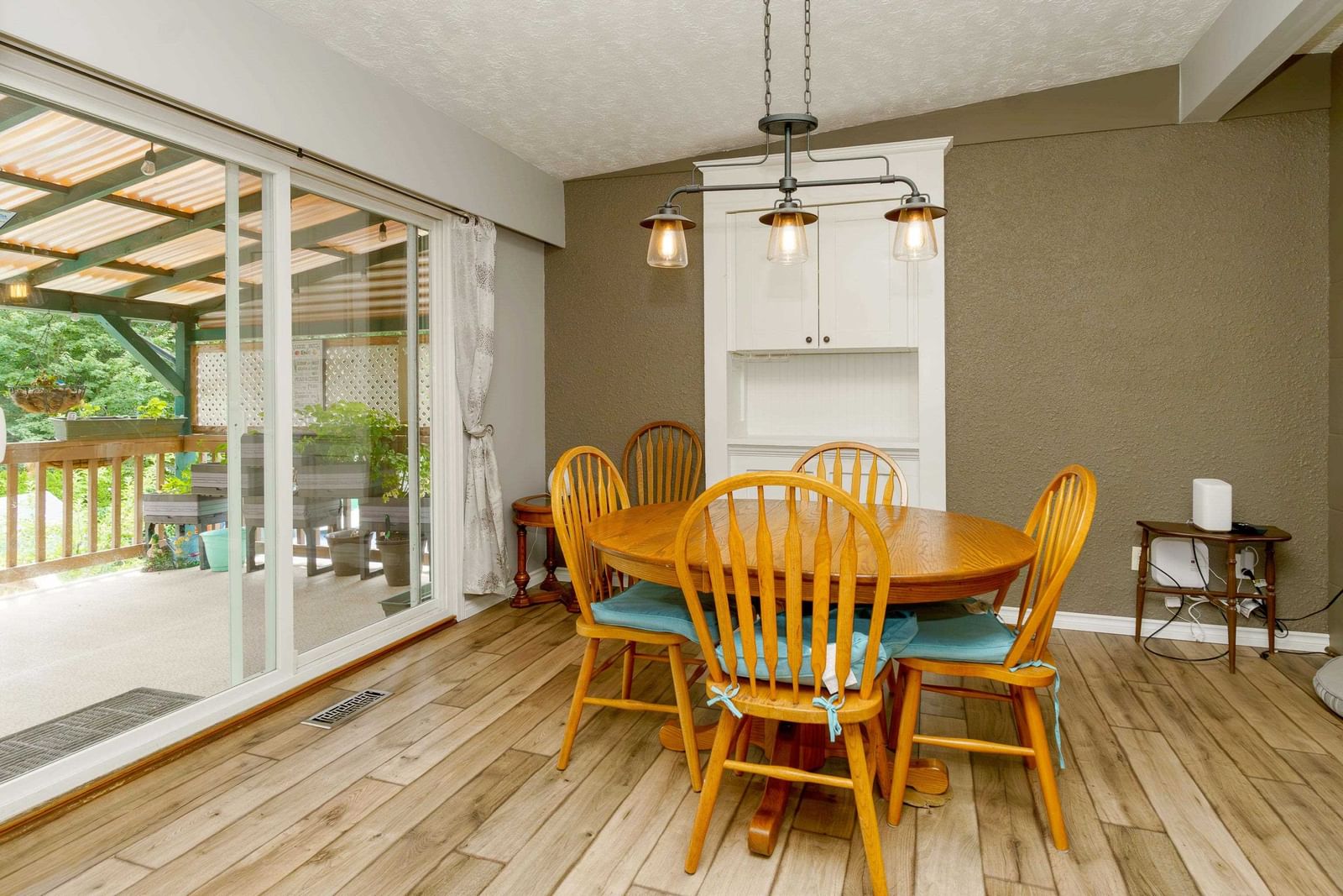 Listing Image 12