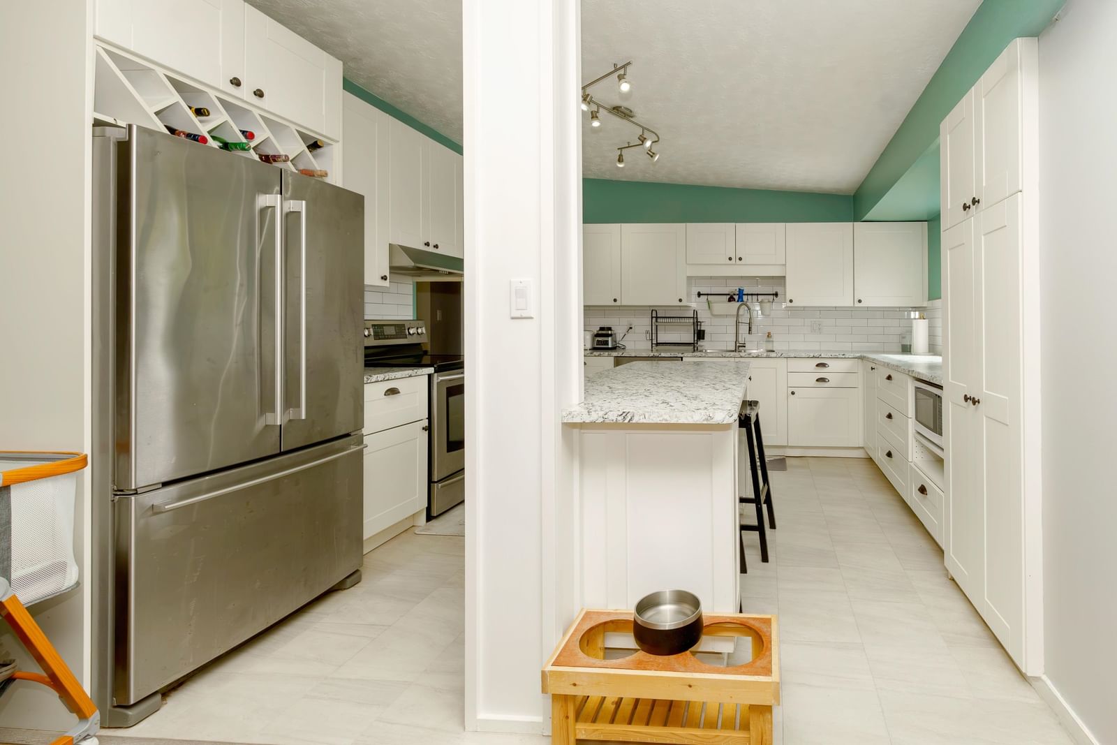 Listing Image 6