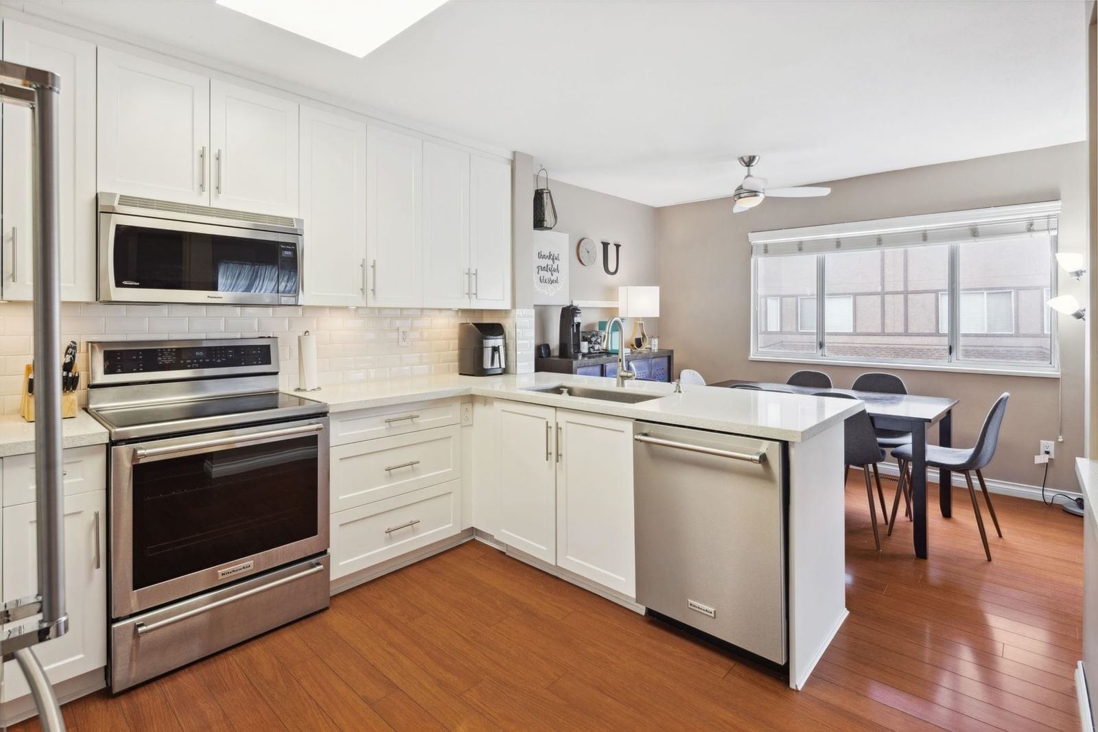 Listing Image 9