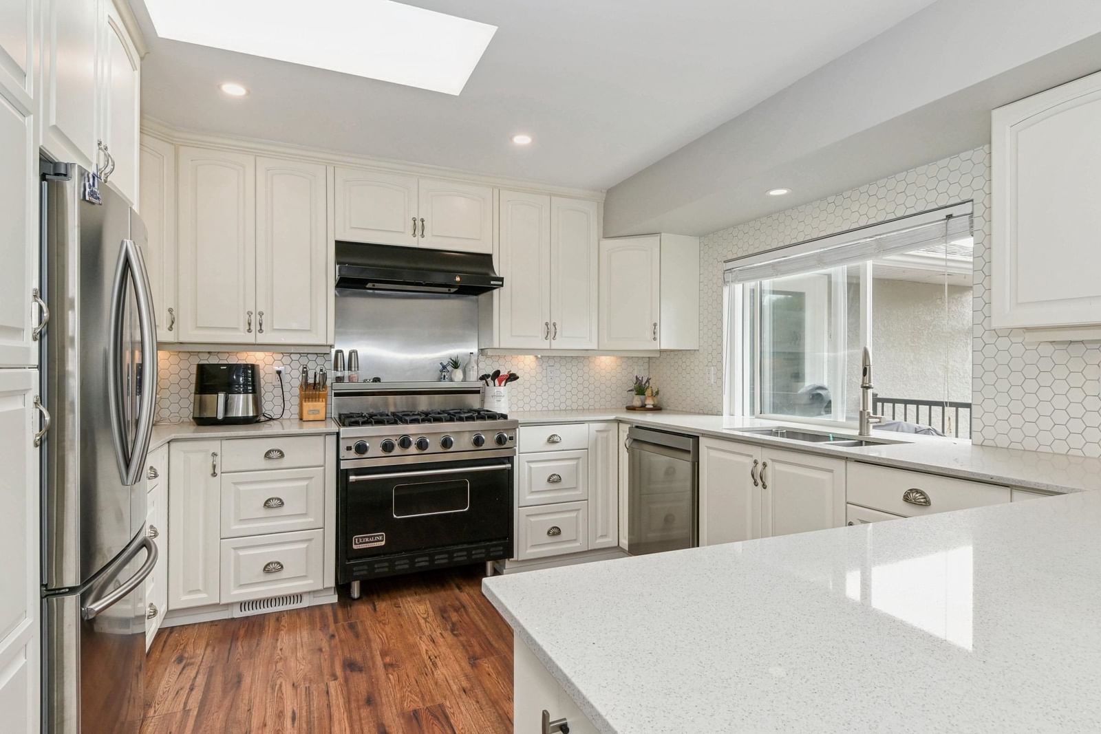 Listing Image 11