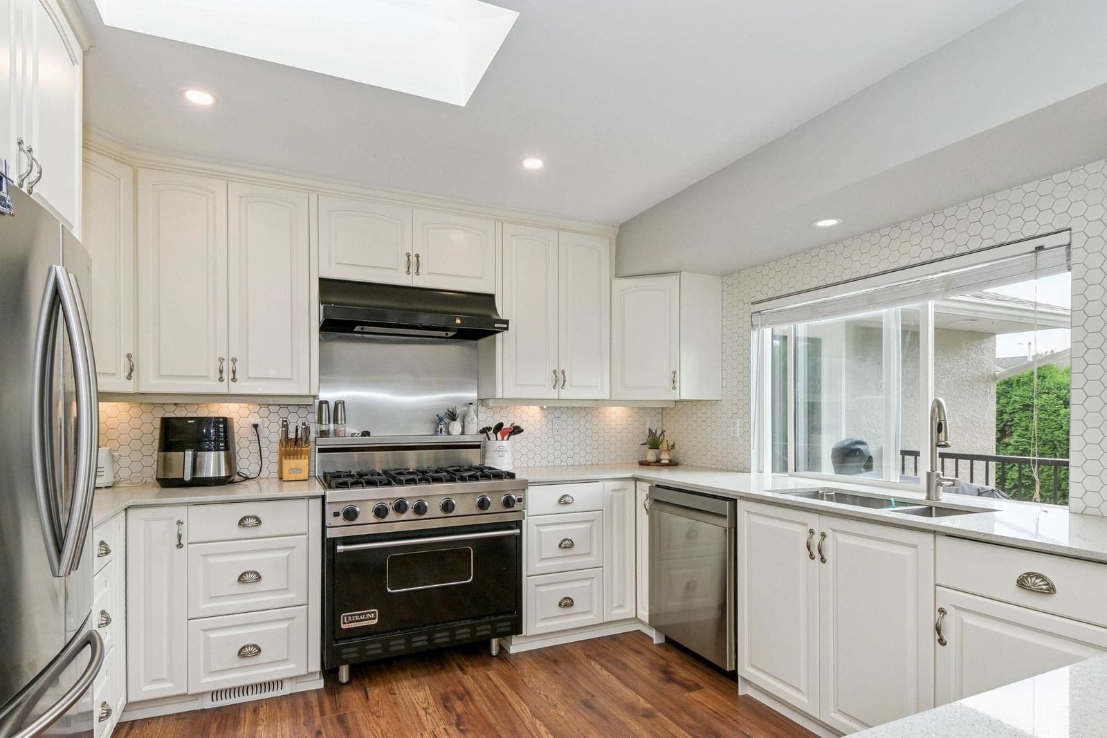 Listing Image 9