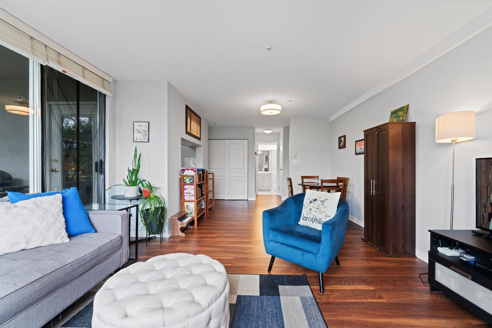Listing Image 8