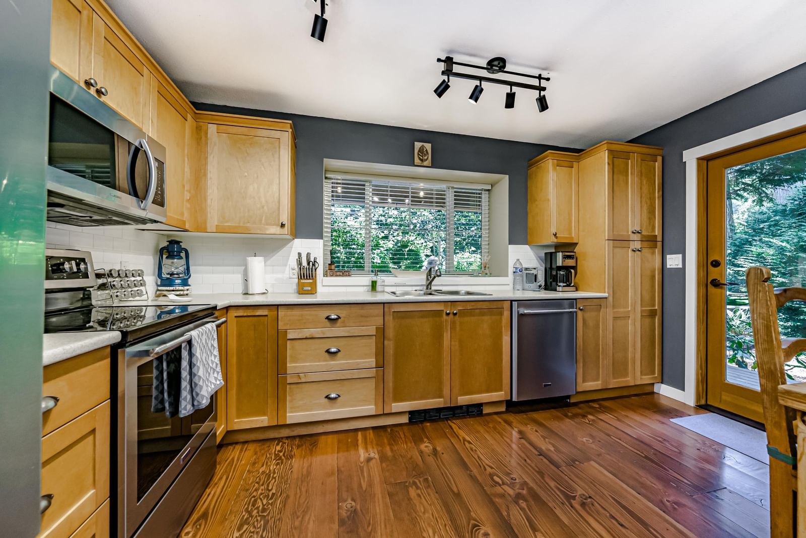 Listing Image 13