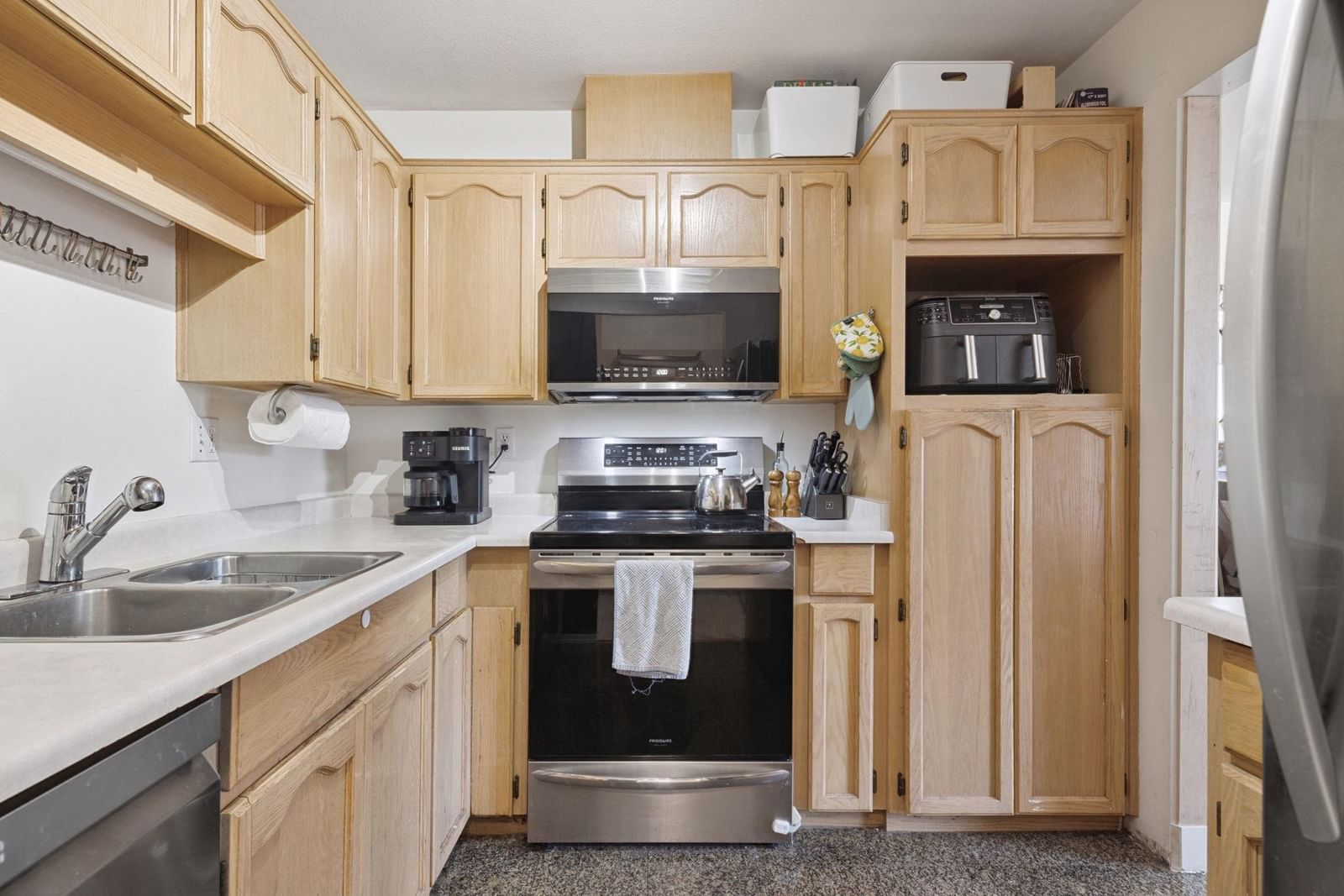 Listing Image 11