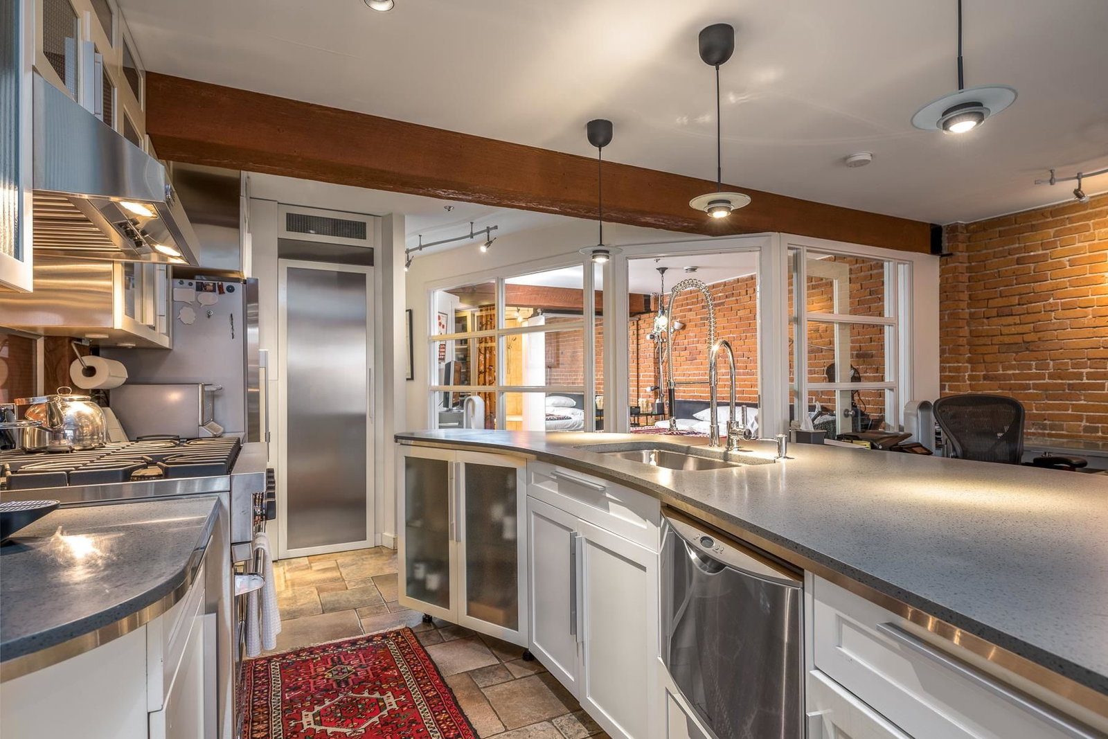 Listing Image 11