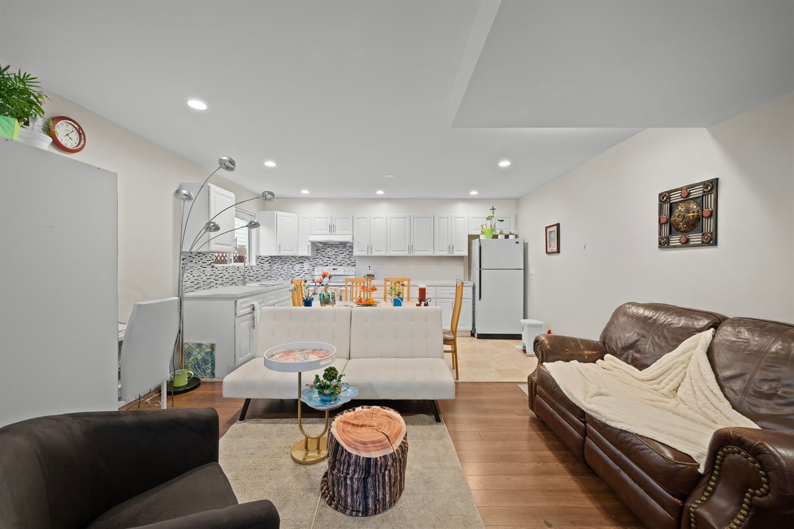 Listing Image 17