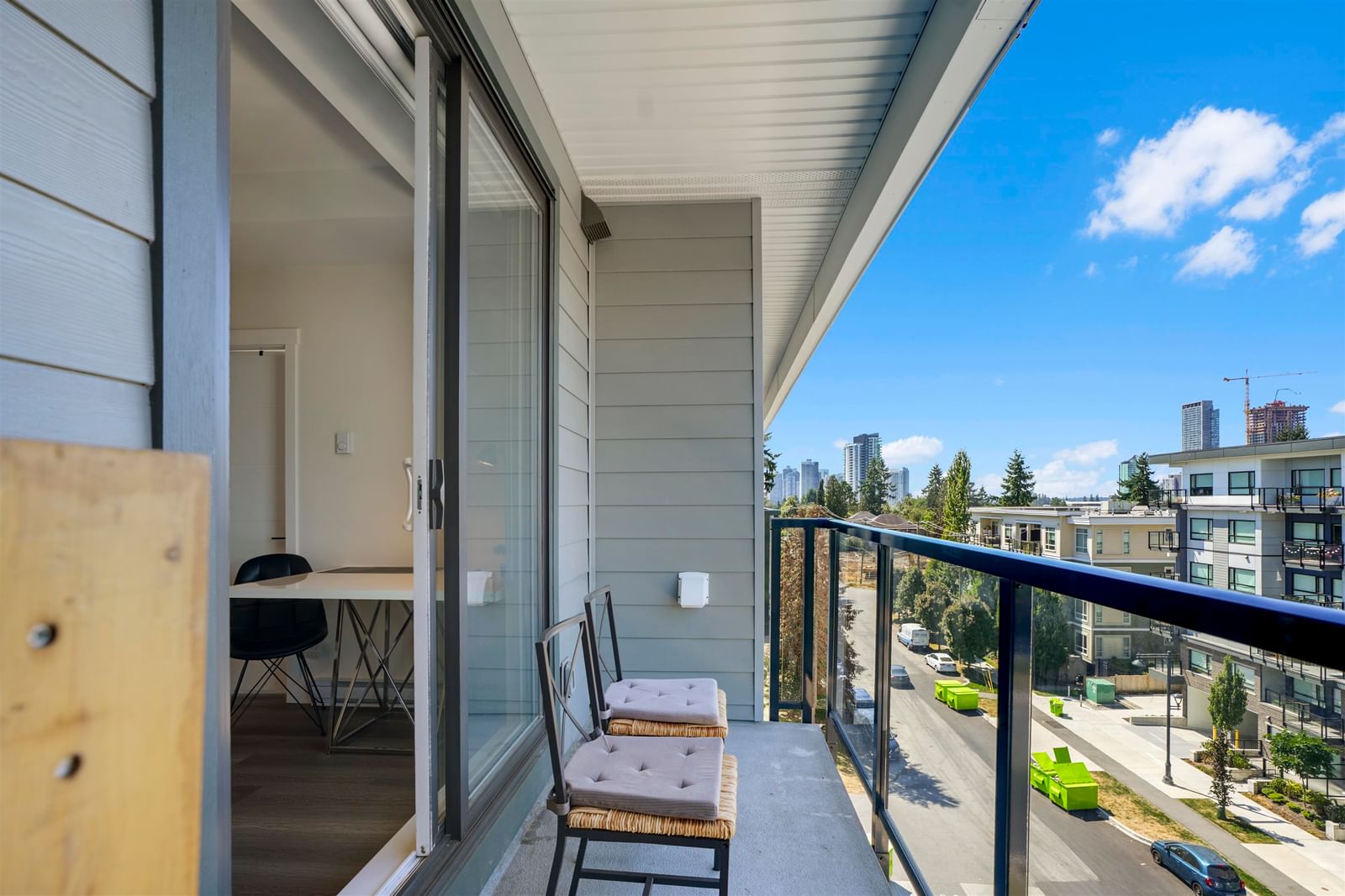 Listing Image 12