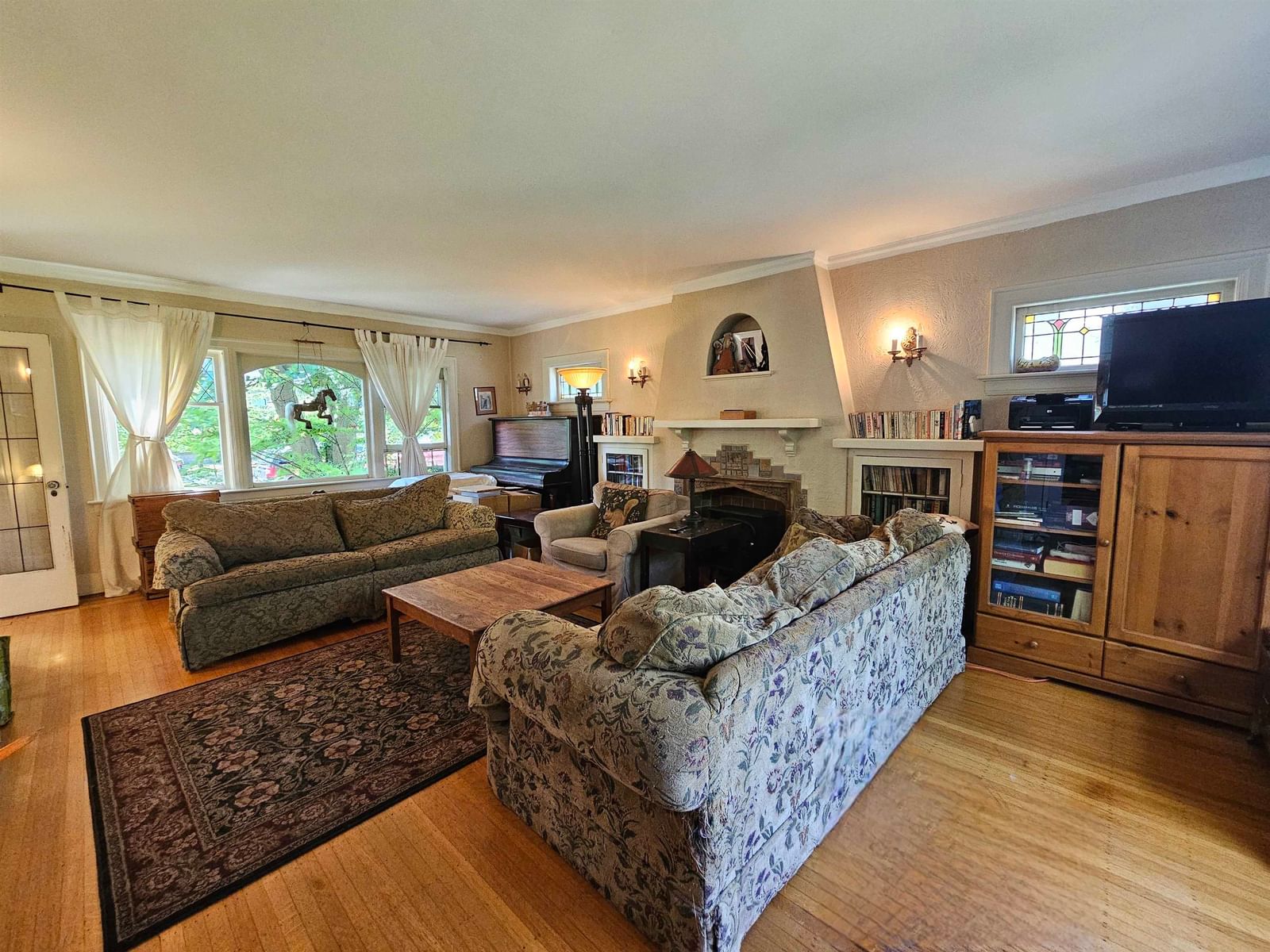 Listing Image 3
