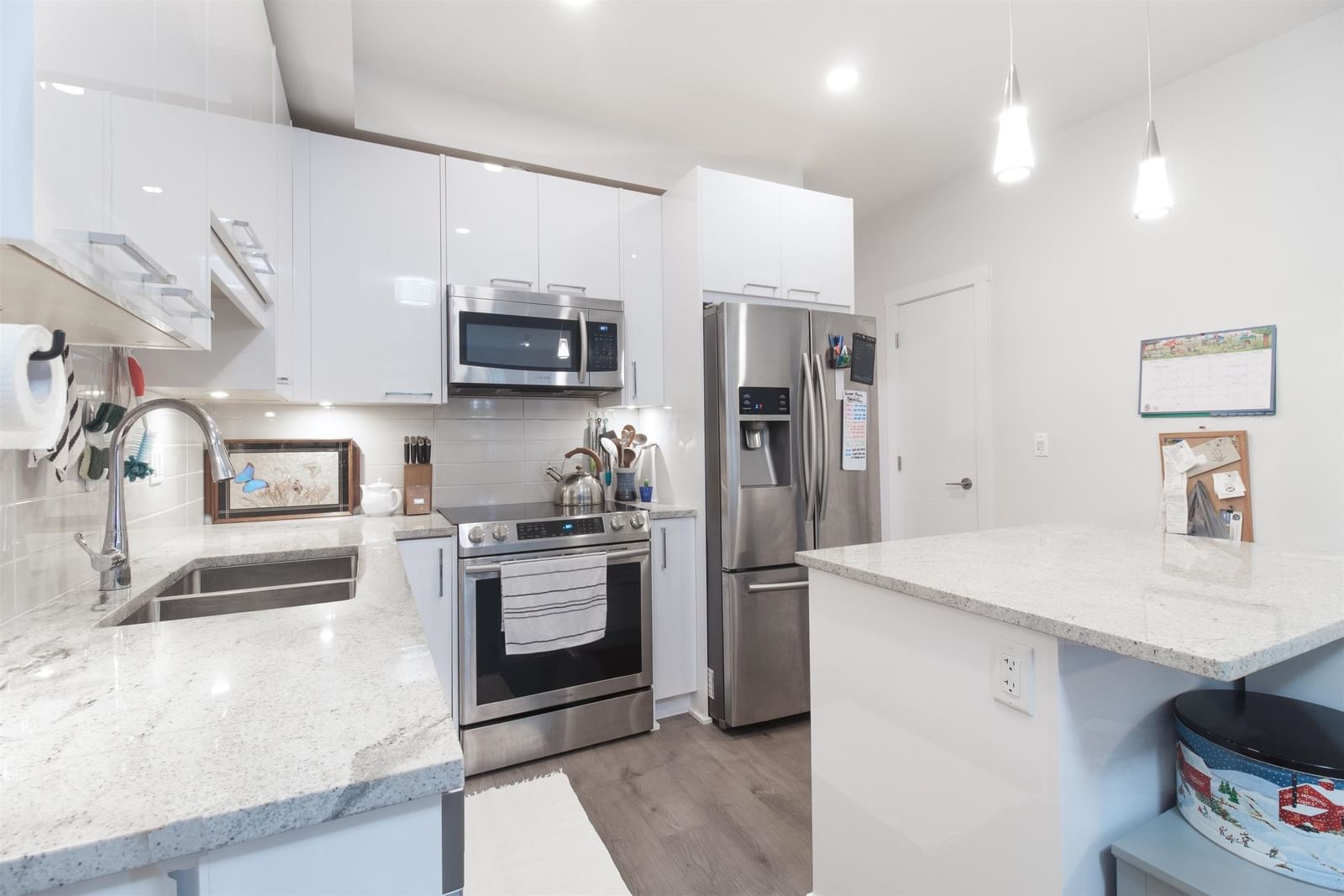 Listing Image 11