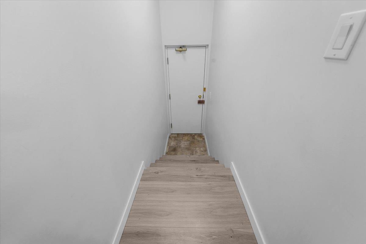 Listing Image 30