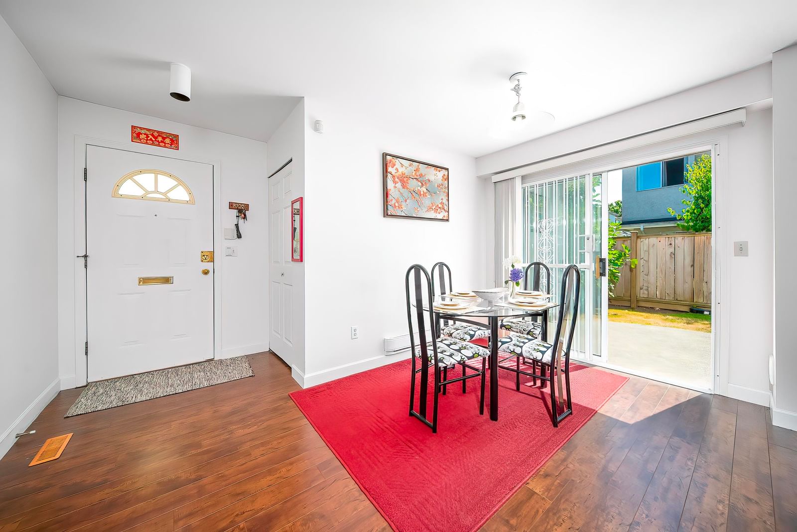 Listing Image 4