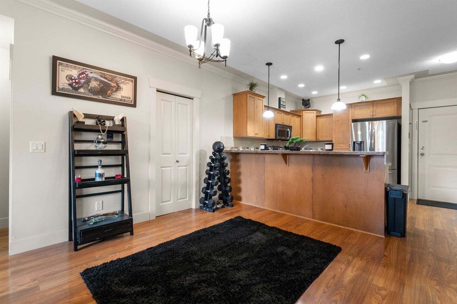 Listing Image 9