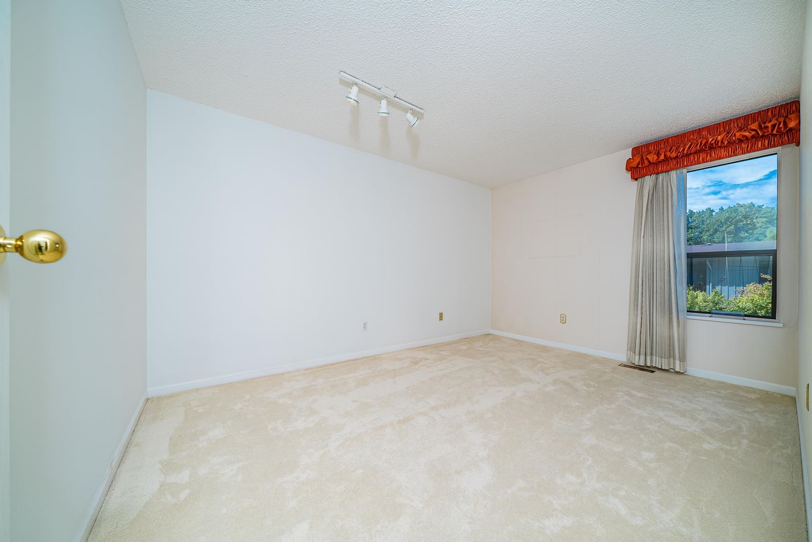 Listing Image 26