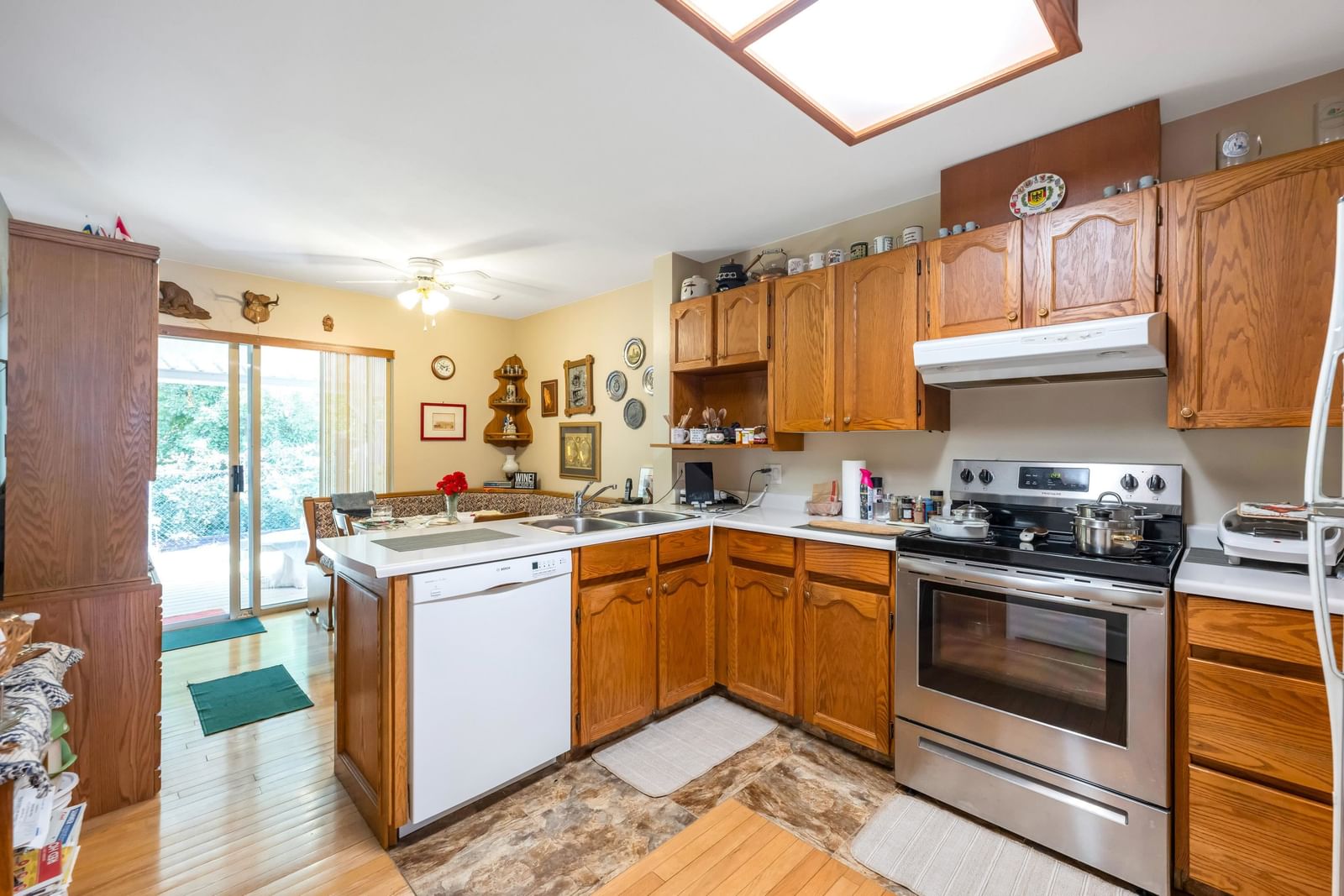 Listing Image 11