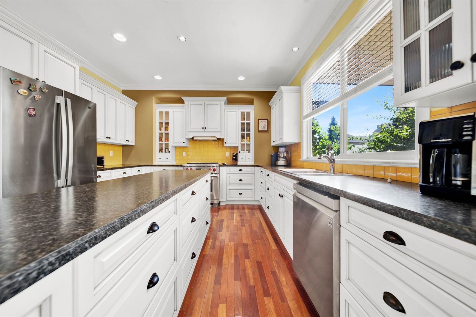 Listing Image 10