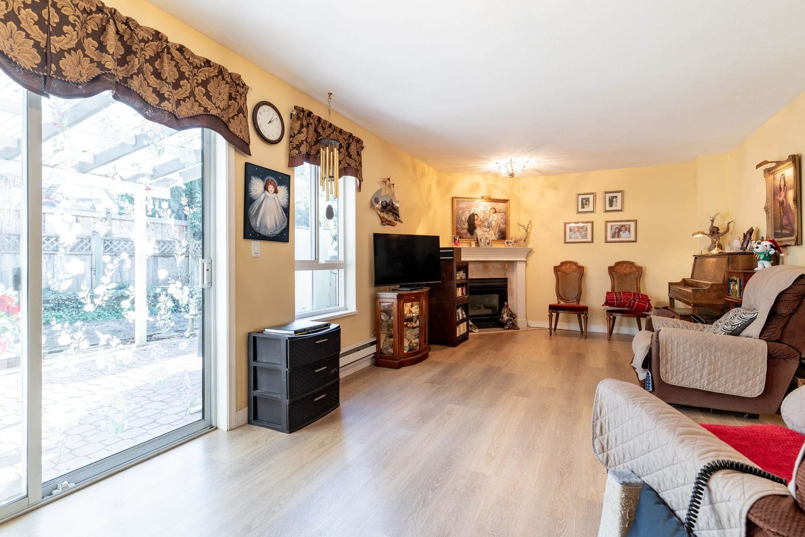 Listing Image 12