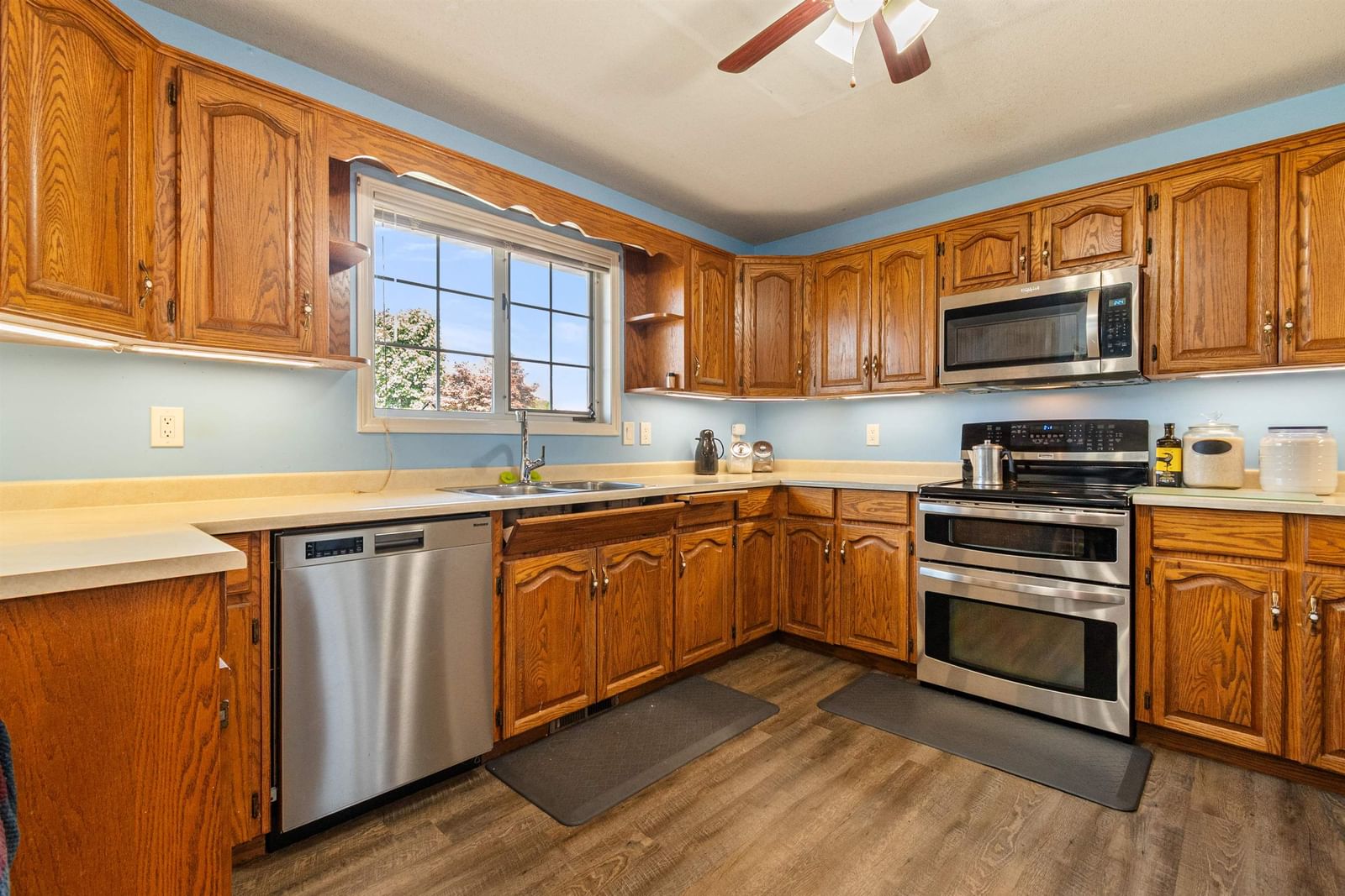 Listing Image 12
