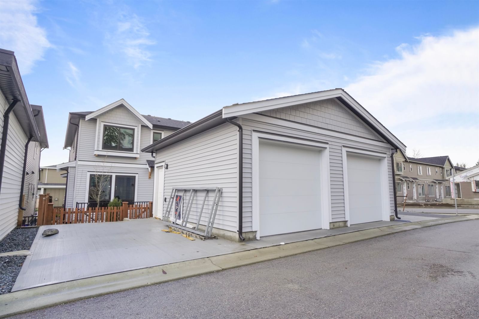 Listing Image 14