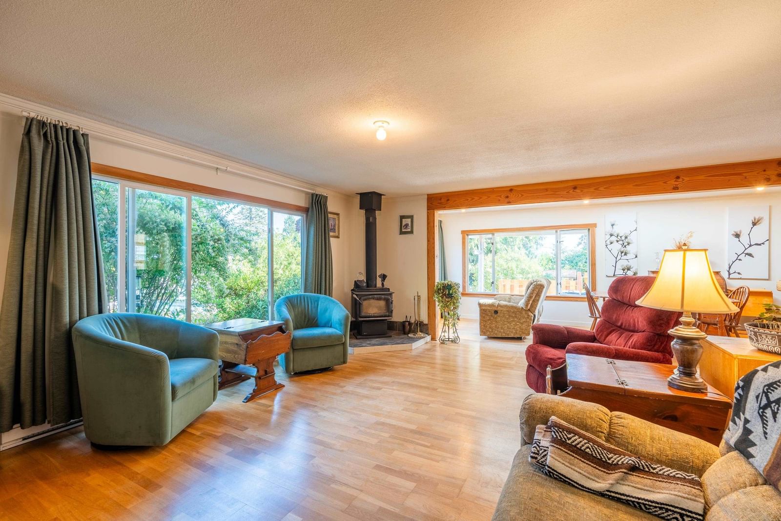 Listing Image 6