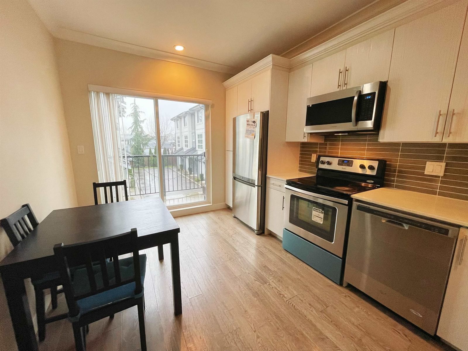 Listing Image 6