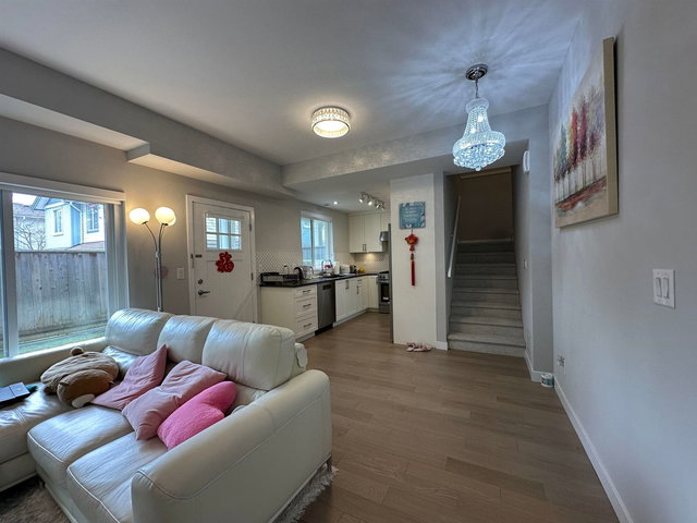 32 - 7180 Lechow Street