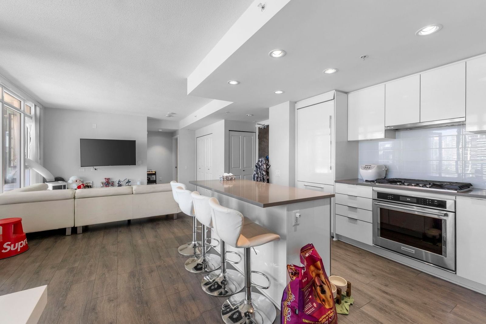 Listing Image 11